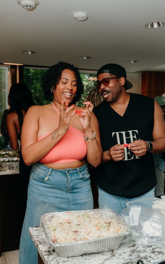 Popup-Women-Man-Smile